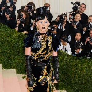 Katy Perry - Soirée Costume Institute Benefit Gala 2016 (Met Ball) sur le thème de "Manus x Machina" au Metropolitan Museum of Art à New York, le 2 mai 2016.