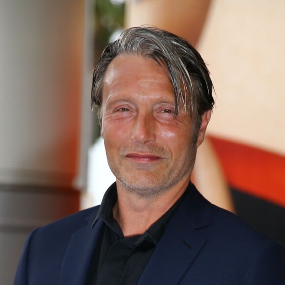 Mads Mikkelsen arrive au dîner des membres du jury du 69ème festival international du film de Cannes à l'hôtel Martinez le 10 mai 2016.