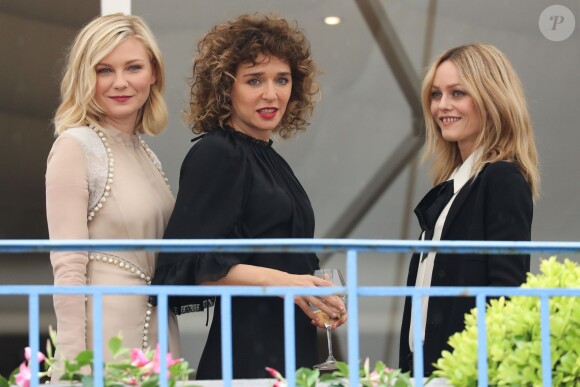 Kirsten Dunst, Valeria Golino et Vanessa Paradis au cocktail des membres du jury du 69ème festival international du film de Cannes à l'hôtel Martinez le 10 mai 2016
