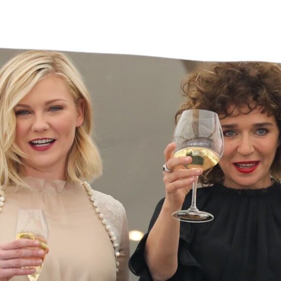 Kirsten Dunst, Valeria Golino et Mads Mikkelsen au cocktail des membres du jury du 69ème festival international du film de Cannes à l'hôtel Martinez le 10 mai 2016