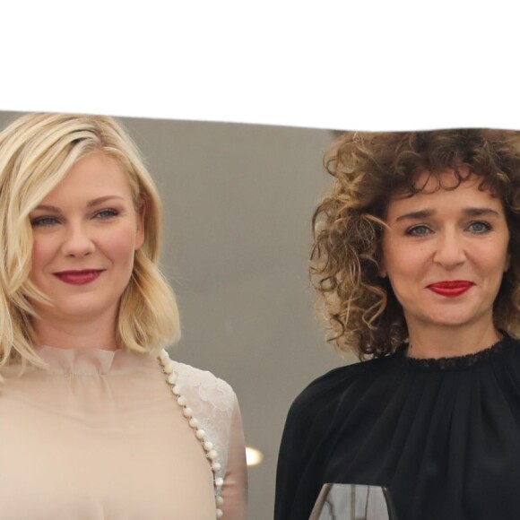Kirsten Dunst, Valeria Golino et Mads Mikkelsen au cocktail des membres du jury du 69ème festival international du film de Cannes à l'hôtel Martinez le 10 mai 2016