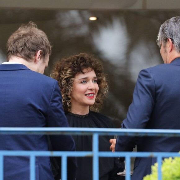 Laszlo Nemes (de dos), Valeria Golino et Mads Mikkelsen au cocktail des membres du jury du 69ème festival international du film de Cannes à l'hôtel Martinez le 10 mai 2016