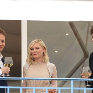 Laszlo Nemes, Kirsten Dunst, Valeria Golino et Mads Mikkelsen au cocktail des membres du jury du 69ème festival international du film de Cannes à l'hôtel Martinez le 10 mai 2016