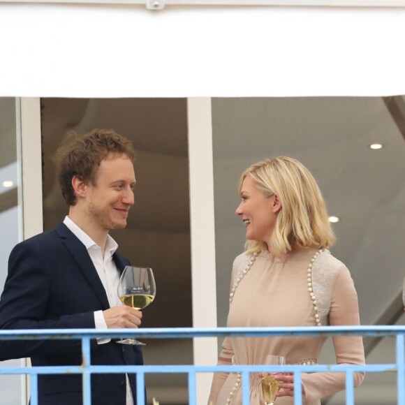 Laszlo Nemes, Kirsten Dunst, Valeria Golino et Mads Mikkelsen au cocktail des membres du jury du 69ème festival international du film de Cannes à l'hôtel Martinez le 10 mai 2016
