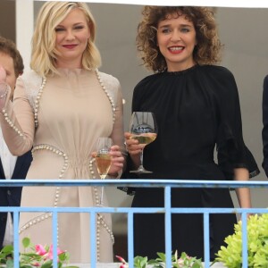 Laszlo Nemes, Kirsten Dunst, Valeria Golino et Mads Mikkelsen au cocktail des membres du jury du 69ème festival international du film de Cannes à l'hôtel Martinez le 10 mai 2016