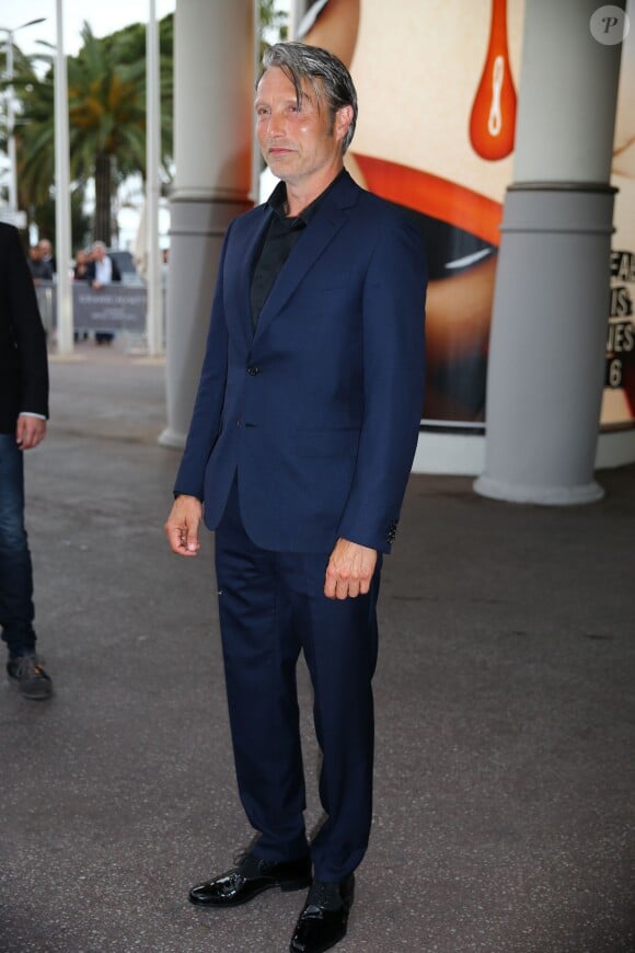 Mads Mikkelsen arrive au dîner des membres du jury du 69ème festival international du film de Cannes à l'hôtel Martinez le 10 mai 2016