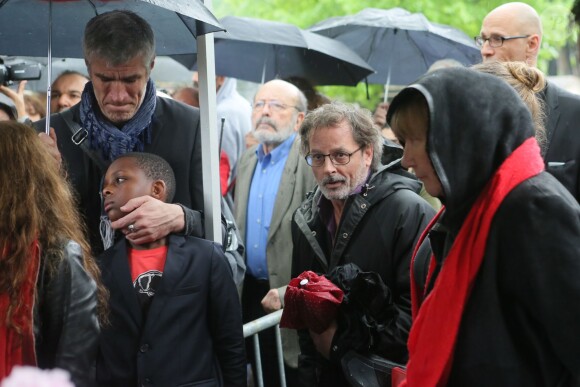Christophe Alévêque - Obsèques de Maurice Sinet (Siné) et de sa première femme Anik au cimetière de Montmartre à Paris. Le 11 mai 2016