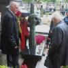 Guy Bedos - Obsèques de Maurice Sinet (Siné) et de sa première femme Anik au cimetière de Montmartre à Paris. Le 11 mai 2016