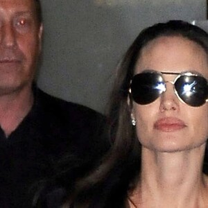 Angelina Jolie arrive avec ses enfants Pax, Shiloh et Zahara à l'aéroport de LAX à Los Angeles le 2 mars 2016