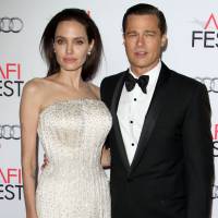 Angelina Jolie : Encouragée par son clan, elle parraine une famille au Cambodge