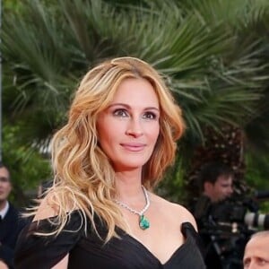 Julia Roberts (robe Armani Privé, bijoux Chopard) lors de la montée des marches du film "Money Monster" lors du 69ème Festival International du Film de Cannes. Le 12 mai 2016. © Borde-Jacovides-Moreau/Bestimage