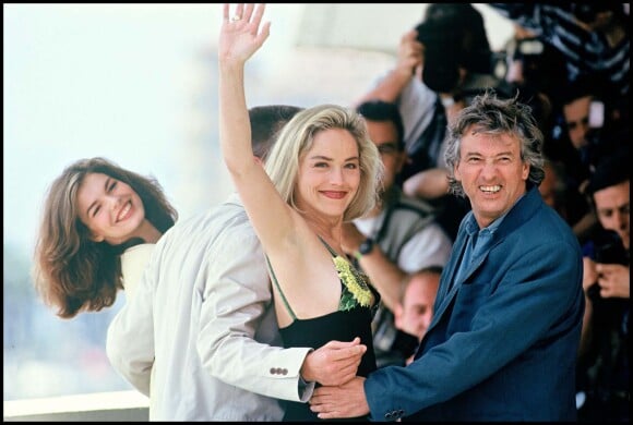 Paul Verhoeven et Sharon Stone pour le photocall du film Basic Instinct en 1992