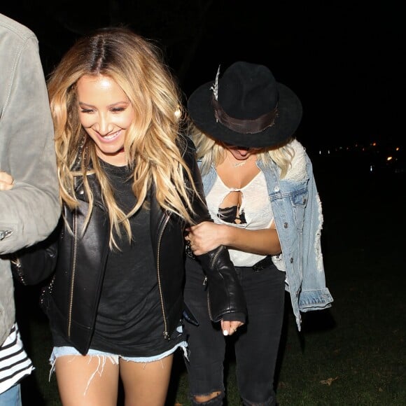 Ashley Tisdale et Christopher French arrivent au Rose Bowl de Pasadena pour le concert de Beyoncé, le 14 mai 2016