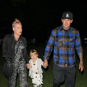 Pink, son mari Carey Hart et leur fille Willow Sage Hart arrivent au Rose Bowl de Pasadena pour assister au concert de Beyoncé à Los Angeles, le 14 mai 2016