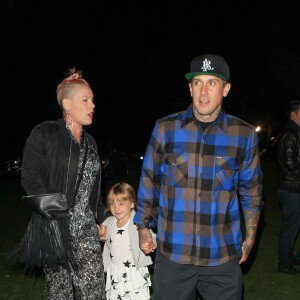 Pink, son mari Carey Hart et leur fille Willow Sage Hart arrivent au Rose Bowl de Pasadena pour assister au concert de Beyoncé à Los Angeles, le 14 mai 2016