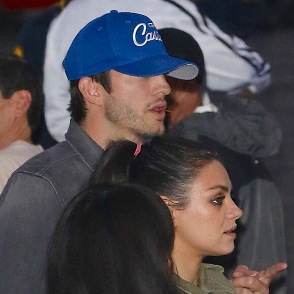 Ashton Kutcher et Mila Kunis arrivent au Rose Bowl de Pasadena pour le concert de Beyonce, le 14 mai 2016 à Los Angeles