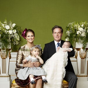 La princesse Madeleine de Suède et son mari Christopher O'Neill avec leurs enfants lors du baptême de leur fils le prince Nicolas.