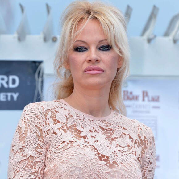 Pamela Anderson lors d'une conférence de presse à Cannes pour dénoncer "l'enfer des delphinariums" lors du 69ème Festival International du Film de Cannes le 14 mai 2016
