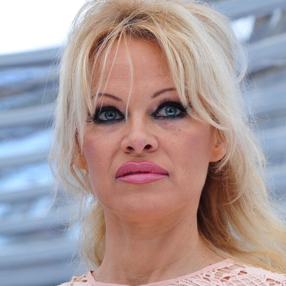 Pamela Anderson lors d'une conférence de presse à Cannes pour dénoncer "l'enfer des delphinariums" lors du 69ème Festival International du Film de Cannes le 14 mai 2016