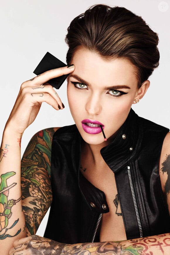 Ruby Rose est la nouvelle ambassadrice de la marque branchée de cosmétiques Urban Decay.