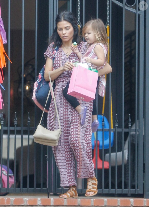 Exclusif - Jenna Dewan-Tatum et sa fille Everly Tatum arrivent à l' anniversaire de la fille d'Haylie Duff, Ryan, à Los Angeles le 7 mai 2016.