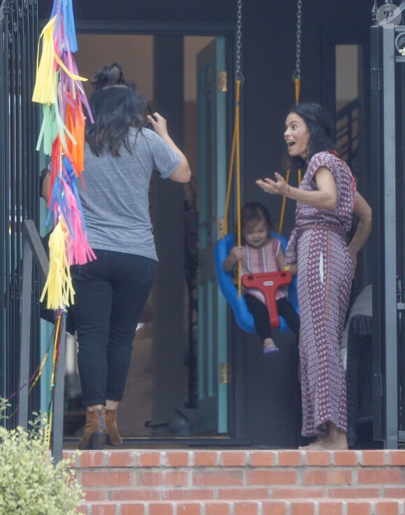 Exclusif - Jenna Dewan-Tatum et sa fille Everly Tatum arrivent à l' anniversaire de la fille d'Haylie Duff, Ryan, à Los Angeles le 7 mai 2016.