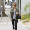 Emma Roberts fait du shopping dans le quartier de Melrose à West Hollywood, le 9 mai 2016