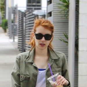 Emma Roberts fait du shopping dans le quartier de Melrose à West Hollywood, le 9 mai 2016