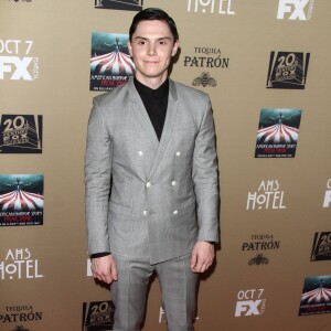 Evan Peters à la première de «American Horror Story» à Los Angeles, le 3 octobre 2015