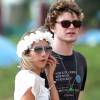 Emma Roberts et son fiancé Evan Peters passent du bon temps sur une plage à Maui pendant leurs vacances. Le 3 juin 2014