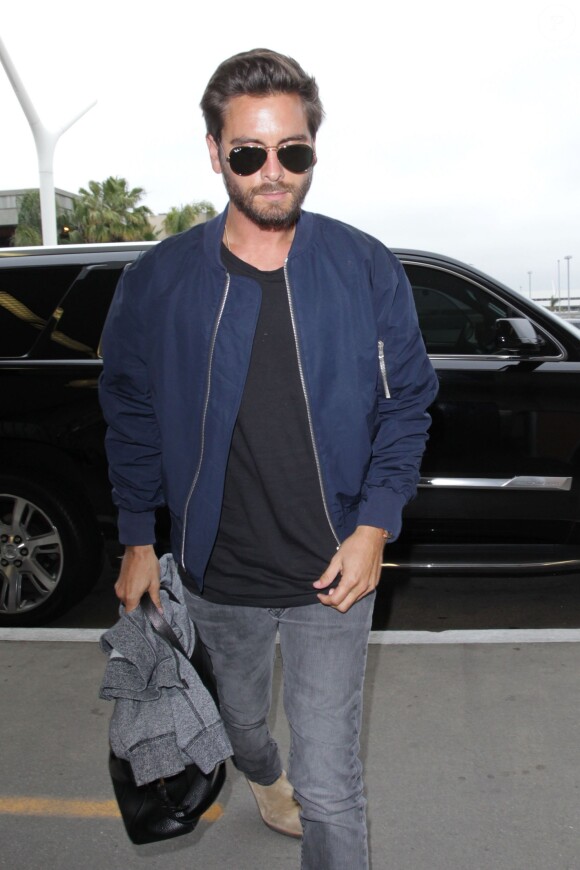 Scott Disick arrive à l'aéroport LAX de Los Angeles pour prendre un avion. Le 13 mai 2016