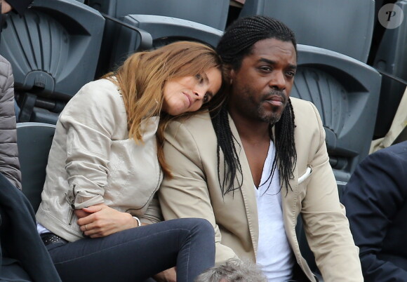 Anthony Kavanagh et sa compagne Alexandra dans les tribunes des Internationaux de France de tennis de Roland Garros à Paris. Le 31 mai 2015.