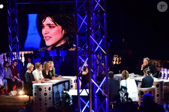 Exclusif - Chantal Ladesou, Julie Depardieu, Muriel et Delphine Coulin, Soko, Laurent Ruquier à l'enregistrement de l'émission "On n'est pas couché" à la Villa Domergue lors du 69ème Festival International du Film de Cannes le 18 mai 2016. La bande a Laurent Ruquier a investi la superbe villa Domergue sur les hauteurs de Cannes, pour le tournage d'une émission spéciale sur le cinéma lors du 69ème Festival International du Film de Cannes. L’émission sera diffusée samedi soir 21 mai sur France 2. © Giancarlo Gorassini / Veeren / Bestimage 18/05/2016 - Cannes