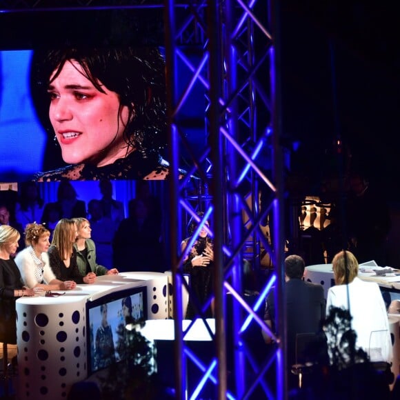 Exclusif - Chantal Ladesou, Julie Depardieu, Muriel et Delphine Coulin, Soko, Laurent Ruquier à l'enregistrement de l'émission "On n'est pas couché" à la Villa Domergue lors du 69ème Festival International du Film de Cannes le 18 mai 2016. La bande a Laurent Ruquier a investi la superbe villa Domergue sur les hauteurs de Cannes, pour le tournage d'une émission spéciale sur le cinéma lors du 69ème Festival International du Film de Cannes. L’émission sera diffusée samedi soir 21 mai sur France 2. © Giancarlo Gorassini / Veeren / Bestimage 18/05/2016 - Cannes