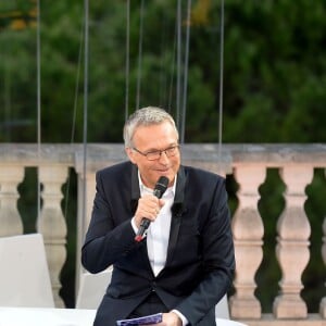 Exclusif - Laurent Ruquier à l'enregistrement de l'émission "On n'est pas couché" à la Villa Domergue lors du 69ème Festival International du Film de Cannes le 18 mai 2016. La bande a Laurent Ruquier a investi la superbe villa Domergue sur les hauteurs de Cannes, pour le tournage d'une émission spéciale sur le cinéma lors du 69ème Festival International du Film de Cannes. L’émission sera diffusée samedi soir 21 mai sur France 2. © Giancarlo Gorassini / Veeren / Bestimage 18/05/2016 - Cannes