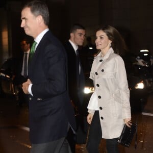 La reine Letizia et le roi Felipe VI d'Espagne assistent le 22 mai 2016 à la finale de la Coupe du Roi au stade Vicente Calderon à Madrid, entre le FC Barcelone et le FC Séville (2-0 après prolongations). Le couple royal célébrait le jour même son 12e anniversaire de mariage.