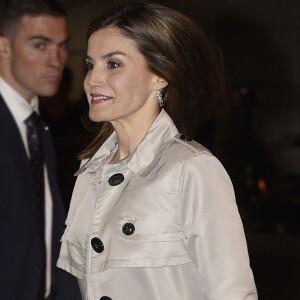 La reine Letizia et le roi Felipe VI d'Espagne assistent le 22 mai 2016 à la finale de la Coupe du Roi au stade Vicente Calderon à Madrid, entre le FC Barcelone et le FC Séville (2-0 après prolongations). Le couple royal célébrait le jour même son 12e anniversaire de mariage.