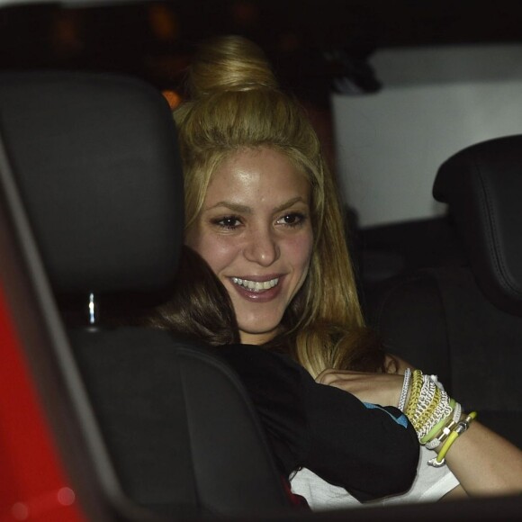 Shakira et son fils Milan arrivent à la finale de la Coupe du Roi entre le FC Barcelone et le FC Séville à Vicente Calderon à Madrid en Espagne le 22 mai 2016.