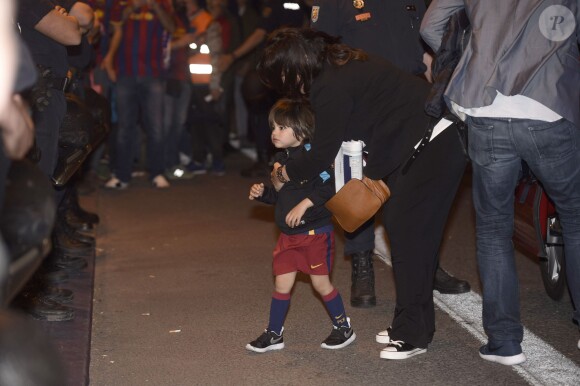 Shakira et son fils Milan arrivent à la finale de la Coupe du Roi entre le FC Barcelone et le FC Séville à Vicente Calderon à Madrid en Espagne le 22 mai 2016.