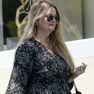Exclusif - Michelle Pugh, la présumée maitresse d' Ozzy Osbourne, ne se cache plus. Elle se promène avec la maquilleuse Gina Veltri à Beverly Hills. Depuis la révélation de l'affaire d'adultère, Michelle avait perdu son emploi et se cachait. Los Angeles, le 16 mai 2016. © CPA/Bestimage16/05/2016 - Los Angeles