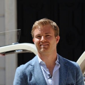 Exclusif - Le prince Albert II de Monaco a eu le plaisir de faire deux tours du circuit du Grand Prix de Monaco à bord d'une Mercedes 300 SL Gullwing - dite "Papillon" - conduite par le pilote Nico Rosberg, le 24 mai 2016, à cinq jours du 74e Grand Prix de Formule 1 de Monaco, que l'Allemand a remporté en 2013, 2014 et 2015. © Michael Alesi / Bestimage