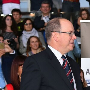 Le prince Albert II de Monaco participait le 24 mai 2016, avec son neveu Louis Ducruet, au match de foot caritatif opposant comme chaque année avant le Grand Prix de Monaco l'A.S. Star Team for Children et l'Association Mondiale des Pilotes de F1, au stade Louis-II. © Bruno Bebert / Bestimage