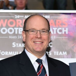 Le prince Albert II de Monaco participait le 24 mai 2016, avec son neveu Louis Ducruet, au match de foot caritatif opposant comme chaque année avant le Grand Prix de Monaco l'A.S. Star Team for Children et l'Association Mondiale des Pilotes de F1, au stade Louis-II. © Bruno Bebert / Bestimage