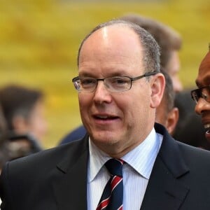 Le prince Albert II de Monaco participait le 24 mai 2016, avec son neveu Louis Ducruet, au match de foot caritatif opposant comme chaque année avant le Grand Prix de Monaco l'A.S. Star Team for Children et l'Association Mondiale des Pilotes de F1, au stade Louis-II. © Bruno Bebert / Bestimage