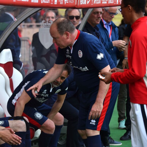 Le prince Albert II de Monaco participait le 24 mai 2016, avec son neveu Louis Ducruet, au match de foot caritatif opposant comme chaque année avant le Grand Prix de Monaco l'A.S. Star Team for Children et l'Association Mondiale des Pilotes de F1, au stade Louis-II. © Bruno Bebert / Bestimage