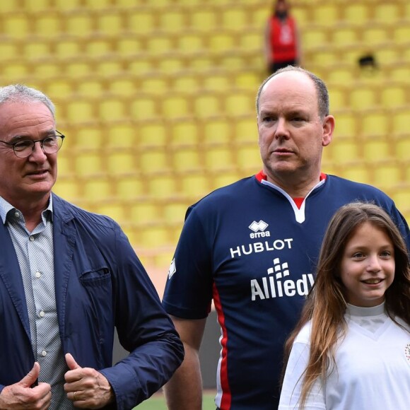 Le prince Albert II de Monaco participait le 24 mai 2016, avec son neveu Louis Ducruet, au match de foot caritatif opposant comme chaque année avant le Grand Prix de Monaco l'A.S. Star Team for Children et l'Association Mondiale des Pilotes de F1, au stade Louis-II. © Bruno Bebert / Bestimage