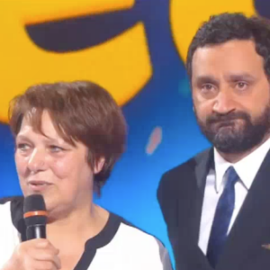 Cyril Hanouna en larmes dans l'émission "C'est pour nous, c'st cadeau" sur D8, le 26 mai 2016.