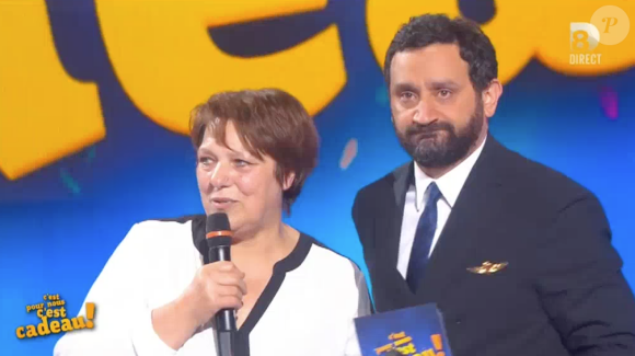 Cyril Hanouna en larmes dans l'émission "C'est pour nous, c'st cadeau" sur D8, le 26 mai 2016.