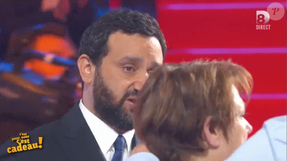 Cyril Hanouna en larmes dans l'émission "C'est pour nous, c'st cadeau" sur D8, le 26 mai 2016.