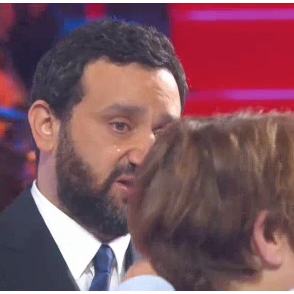 Cyril Hanouna en larmes dans l'émission "C'est pour nous, c'st cadeau" sur D8, le 26 mai 2016.